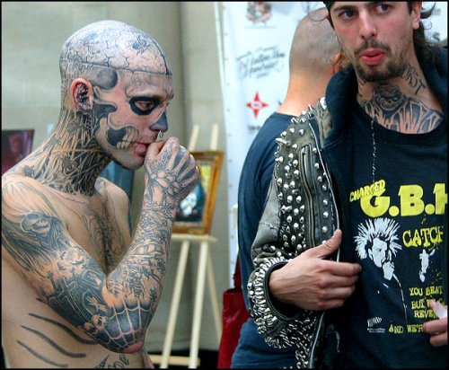  chill friendly dude entire skullface tattoo was pretty freaky looking 